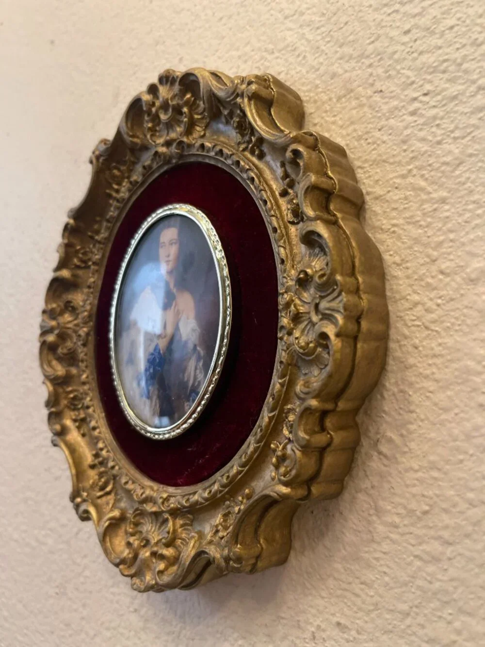VTG VICT. Ornate Portrait Frame Under Oval Bubble Glass on Burgundy Velvet Mat